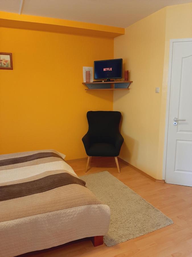 Aqua Apartman Gyula Exterior photo