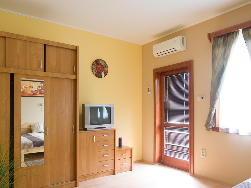 Aqua Apartman Gyula Room photo