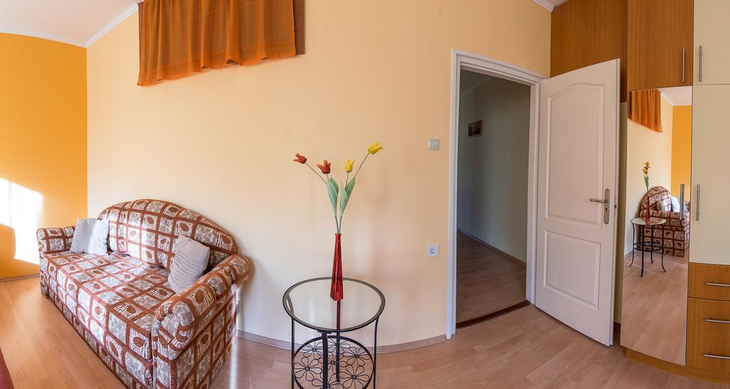 Aqua Apartman Gyula Exterior photo